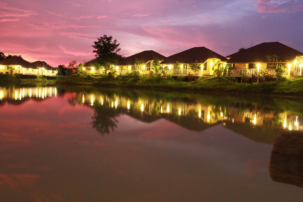 Pirom Lake And Resort Szimahaphot Kültér fotó
